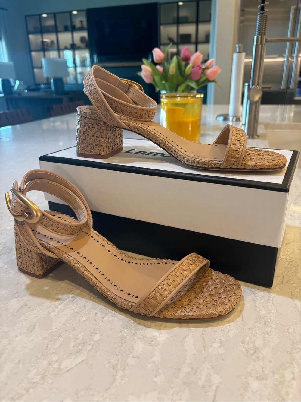Larroudé Verona Block Sandal In Beige Leather and Natural Raffia - Picture 9 of 11
